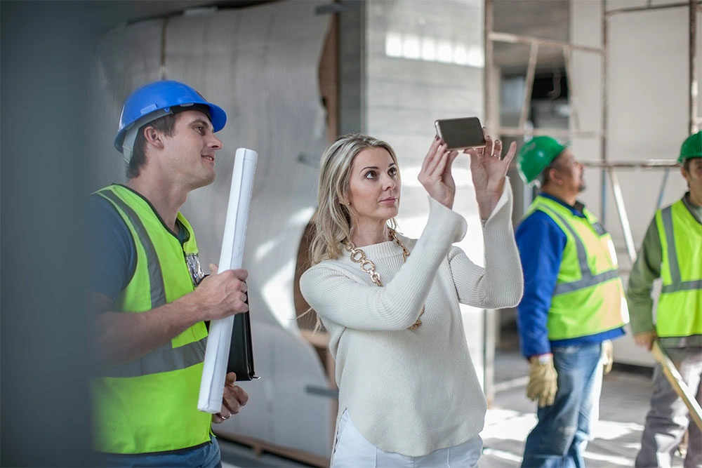 Spezialisiert auf Ihr Bauvorhaben Sie stehen im Mittelpunkt unserer Arbeit. Mit frischen Ideen, hoher Baukompetenz und der Erfahrung aus über 15 Jahren entwickeln und realisieren wir Ihr individuelles Bauvorhaben – kostenbewusst, qualitätsgerecht und vertragskonform.